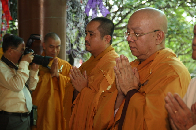 Chùm ảnh: Các đoàn viếng tang lễ HT. Thích Minh Châu - Chiều 04/09/2012