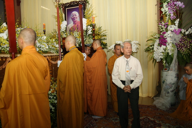 Chùm ảnh: Các đoàn viếng tang lễ HT. Thích Minh Châu - Chiều 04/09/2012
