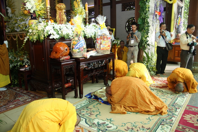 Chùm ảnh: Các đoàn viếng tang lễ HT. Thích Minh Châu - Chiều 04/09/2012