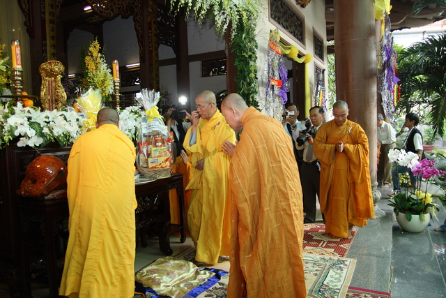 Chùm ảnh: Các đoàn viếng tang lễ HT. Thích Minh Châu - Chiều 04/09/2012