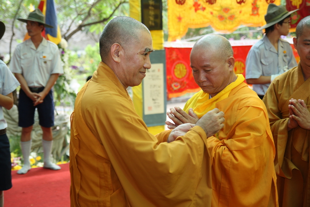 Chùm ảnh: Các đoàn viếng tang lễ HT. Thích Minh Châu - Chiều 04/09/2012