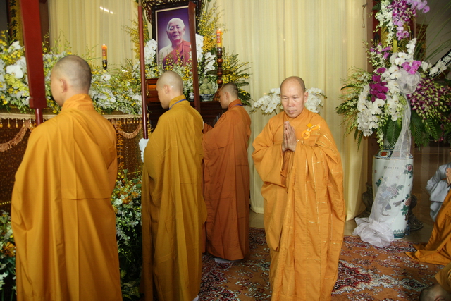Chùm ảnh: Các đoàn viếng tang lễ HT. Thích Minh Châu - Chiều 04/09/2012