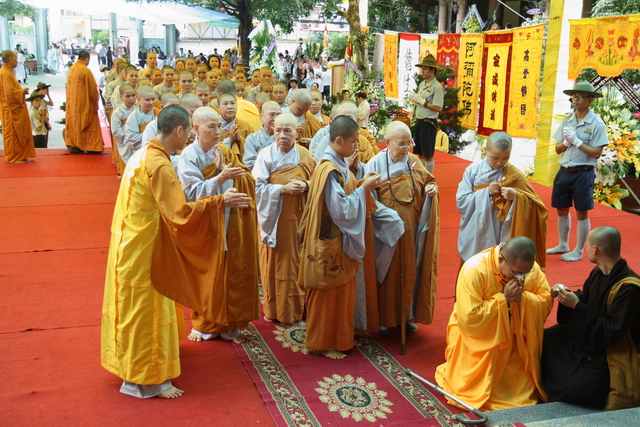Chùm ảnh: Các đoàn viếng tang lễ HT. Thích Minh Châu - Chiều 04/09/2012