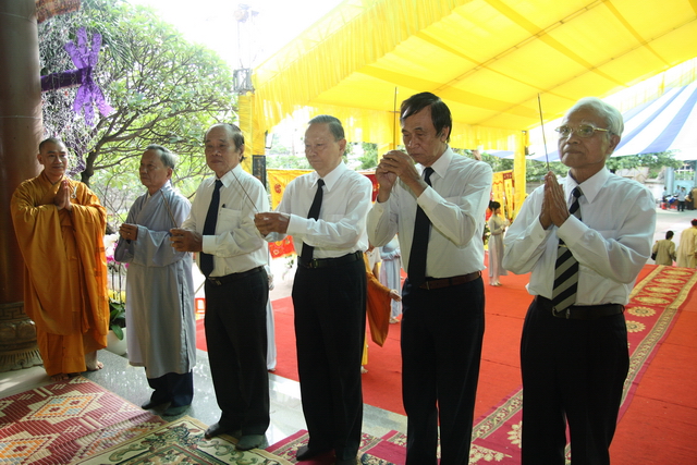 Chùm ảnh: Các đoàn viếng tang lễ HT. Thích Minh Châu - Chiều 04/09/2012