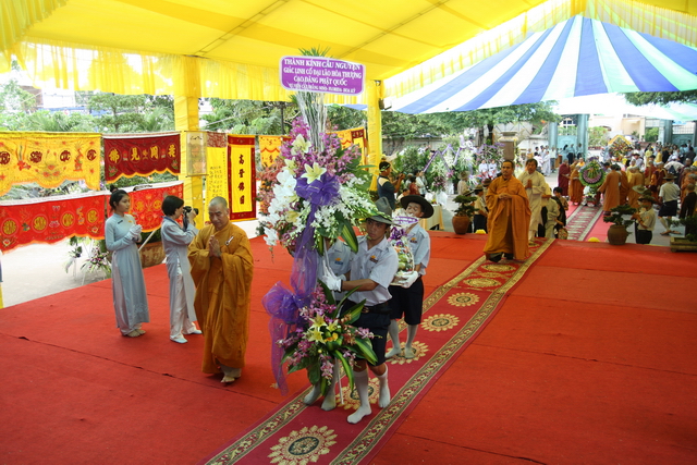 Chùm ảnh: Các đoàn viếng tang lễ HT. Thích Minh Châu - Chiều 04/09/2012