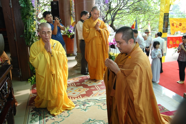 Chùm ảnh: Các đoàn viếng tang lễ HT. Thích Minh Châu - Chiều 04/09/2012
