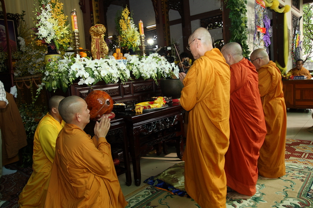 Chùm ảnh: Các đoàn viếng tang lễ HT. Thích Minh Châu - Chiều 04/09/2012