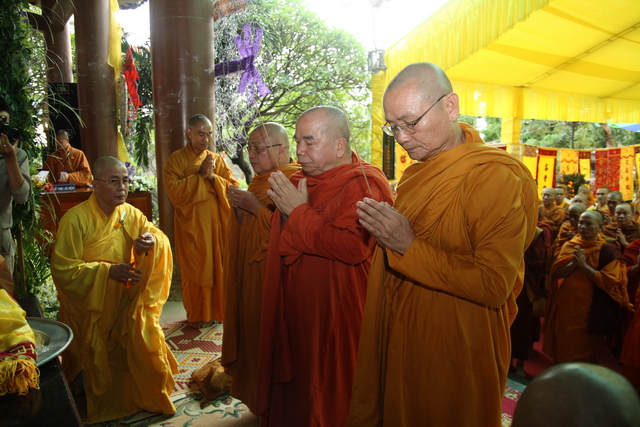 Chùm ảnh: Các đoàn viếng tang lễ HT. Thích Minh Châu - Chiều 04/09/2012