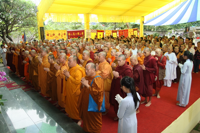 Chùm ảnh: Các đoàn viếng tang lễ HT. Thích Minh Châu - Chiều 04/09/2012
