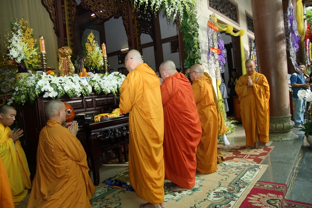 Chùm ảnh: Các đoàn viếng tang lễ HT. Thích Minh Châu - Chiều 04/09/2012