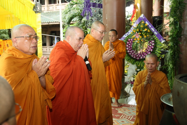 Chùm ảnh: Các đoàn viếng tang lễ HT. Thích Minh Châu - Chiều 04/09/2012