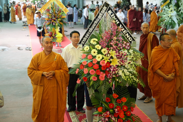 Chùm ảnh: Các đoàn viếng tang lễ HT. Thích Minh Châu - Chiều 04/09/2012