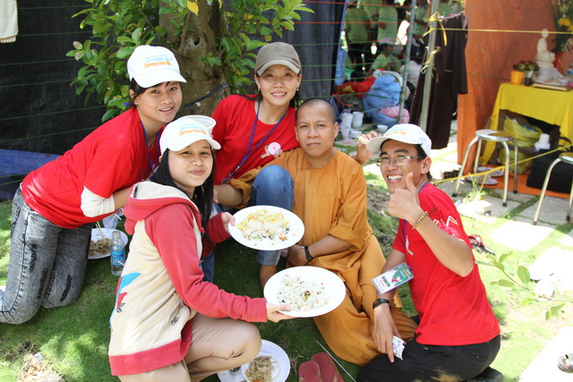 Hoằng Pháp Trẻ: Vui nhộn chùm ảnh lễ hội “Phiên Chợ Quê Hương”