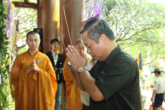 Chùm ảnh: Các đoàn viếng tang lễ HT. Thích Minh Châu - Chiều 04/09/2012