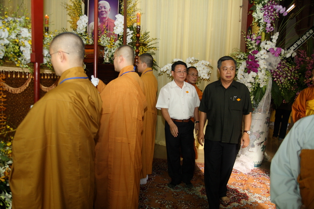 Chùm ảnh: Các đoàn viếng tang lễ HT. Thích Minh Châu - Chiều 04/09/2012