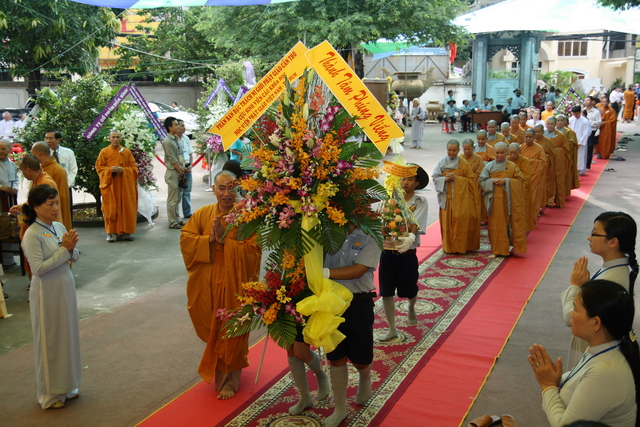 Chùm ảnh: Các đoàn viếng tang lễ HT. Thích Minh Châu - Chiều 04/09/2012