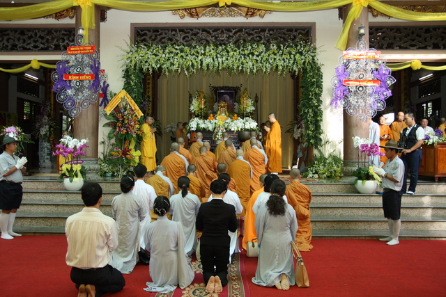 Chùm ảnh: Các đoàn viếng tang lễ HT. Thích Minh Châu - Chiều 04/09/2012