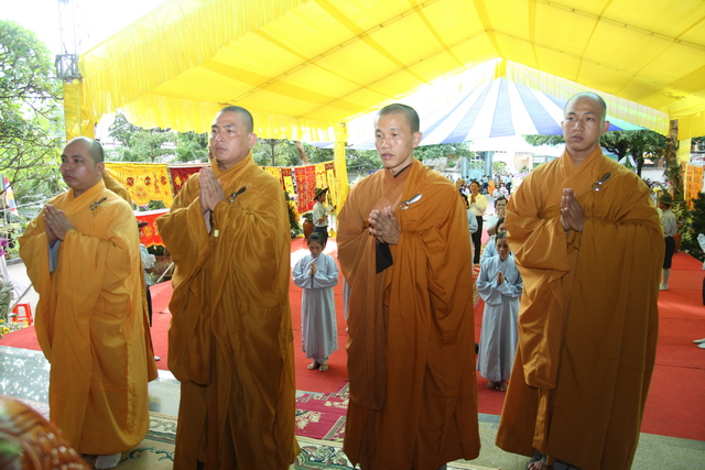 Chùm ảnh: Các đoàn viếng tang lễ HT. Thích Minh Châu - Chiều 04/09/2012