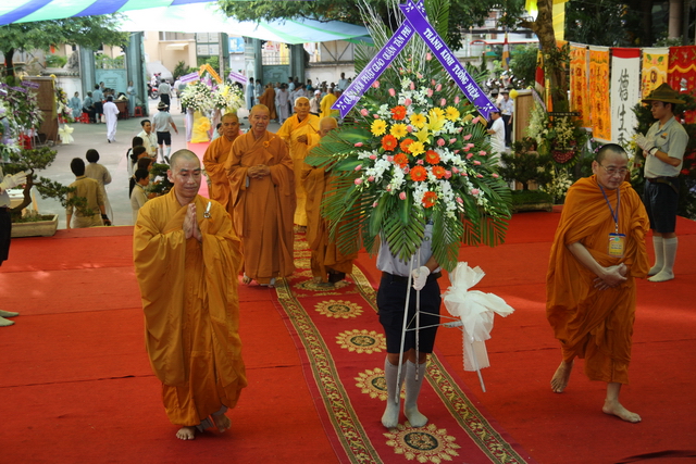 Chùm ảnh: Các đoàn viếng tang lễ HT. Thích Minh Châu - Chiều 04/09/2012
