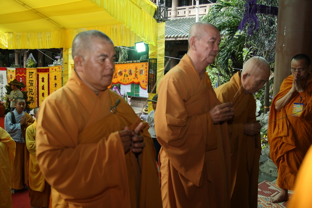 Chùm ảnh: Các đoàn viếng tang lễ HT. Thích Minh Châu - Chiều 04/09/2012