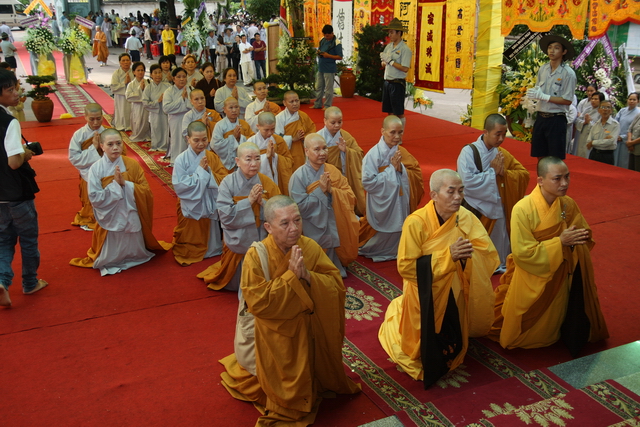 Chùm ảnh: Các đoàn viếng tang lễ HT. Thích Minh Châu - Chiều 04/09/2012