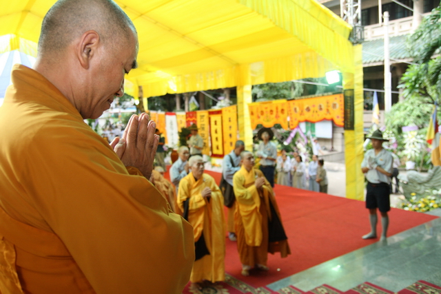 Chùm ảnh: Các đoàn viếng tang lễ HT. Thích Minh Châu - Chiều 04/09/2012