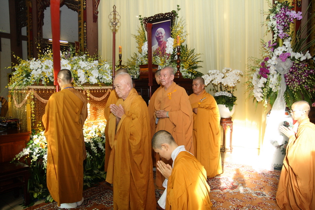 Chùm ảnh: Các đoàn viếng tang lễ HT. Thích Minh Châu - Chiều 04/09/2012