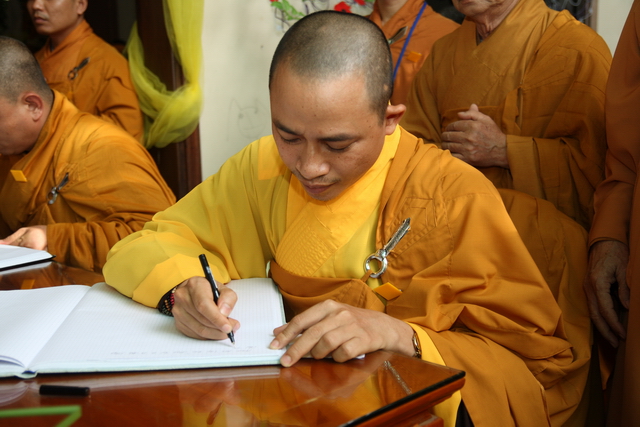 Chùm ảnh: Các đoàn viếng tang lễ HT. Thích Minh Châu - Chiều 04/09/2012