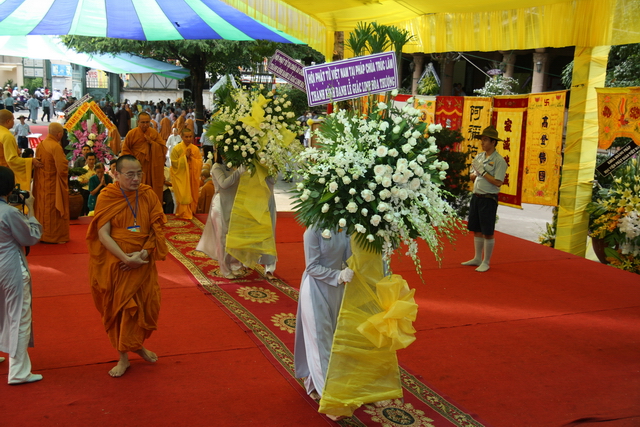 Chùm ảnh: Các đoàn viếng tang lễ HT. Thích Minh Châu - Chiều 04/09/2012