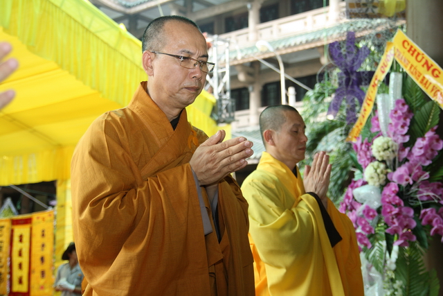 Chùm ảnh: Các đoàn viếng tang lễ HT. Thích Minh Châu - Chiều 04/09/2012
