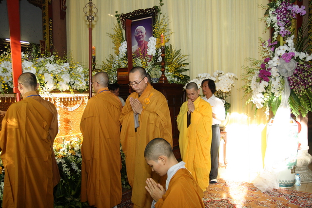 Chùm ảnh: Các đoàn viếng tang lễ HT. Thích Minh Châu - Chiều 04/09/2012