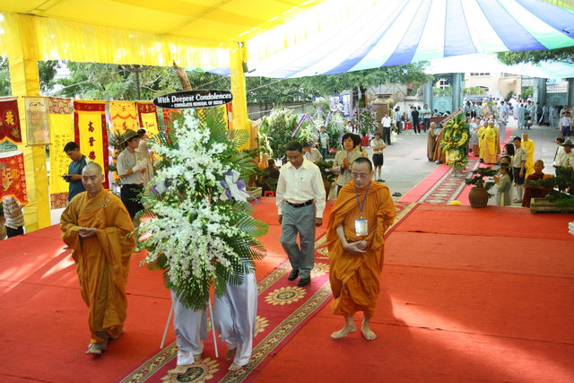 Chùm ảnh: Các đoàn viếng tang lễ HT. Thích Minh Châu - Chiều 04/09/2012
