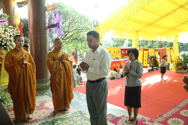 Chùm ảnh: Các đoàn viếng tang lễ HT. Thích Minh Châu - Chiều 04/09/2012