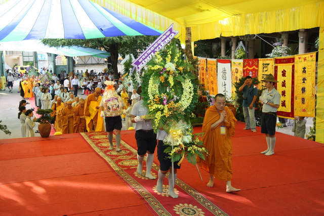 Chùm ảnh: Các đoàn viếng tang lễ HT. Thích Minh Châu - Chiều 04/09/2012