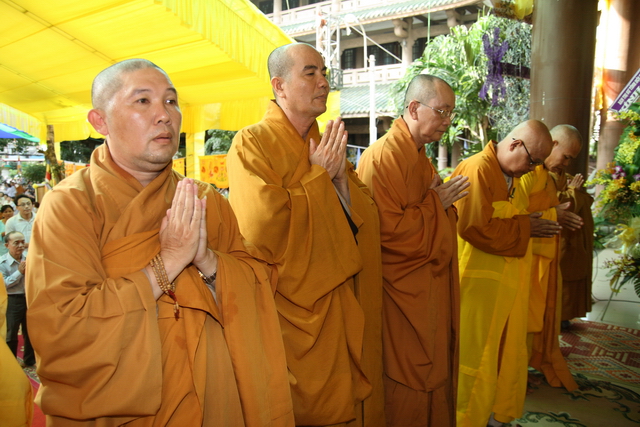 Chùm ảnh: Các đoàn viếng tang lễ HT. Thích Minh Châu - Chiều 04/09/2012