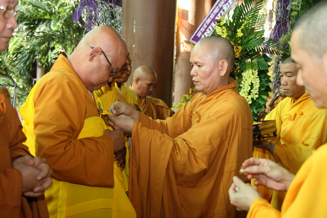 Chùm ảnh: Các đoàn viếng tang lễ HT. Thích Minh Châu - Chiều 04/09/2012