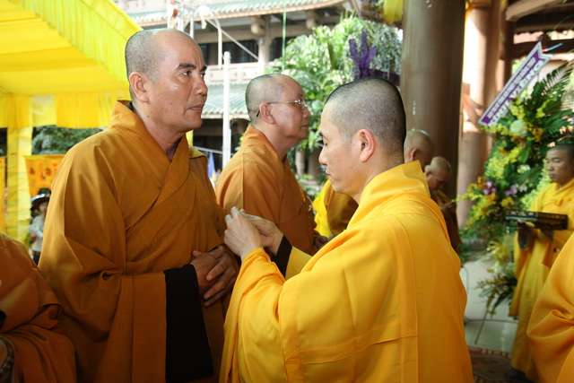 Chùm ảnh: Các đoàn viếng tang lễ HT. Thích Minh Châu - Chiều 04/09/2012