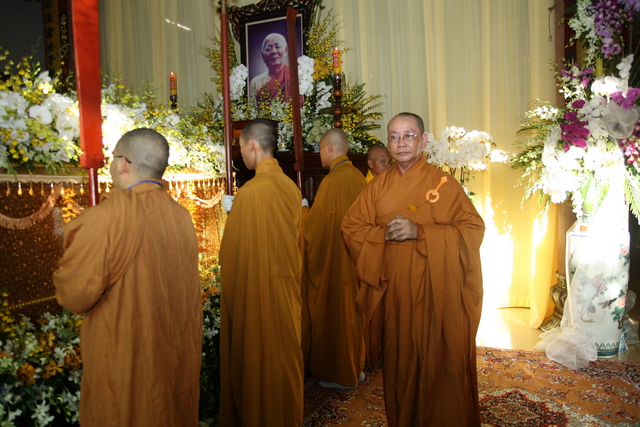 Chùm ảnh: Các đoàn viếng tang lễ HT. Thích Minh Châu - Chiều 04/09/2012