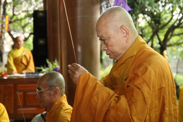 Chùm ảnh: Các đoàn viếng tang lễ HT. Thích Minh Châu - Chiều 04/09/2012