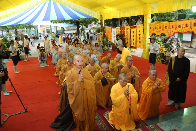 Chùm ảnh: Các đoàn viếng tang lễ HT. Thích Minh Châu - Chiều 04/09/2012