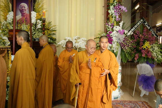Chùm ảnh: Các đoàn viếng tang lễ HT. Thích Minh Châu - Chiều 04/09/2012