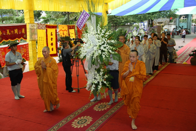 Chùm ảnh: Các đoàn viếng tang lễ HT. Thích Minh Châu - Chiều 04/09/2012