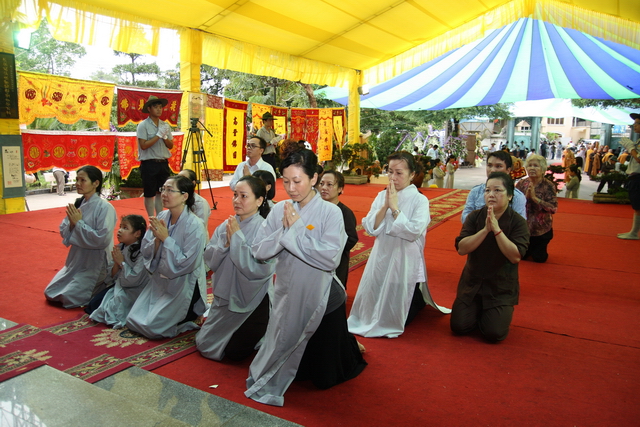 Chùm ảnh: Các đoàn viếng tang lễ HT. Thích Minh Châu - Chiều 04/09/2012