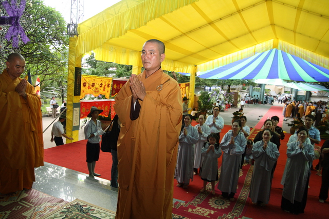 Chùm ảnh: Các đoàn viếng tang lễ HT. Thích Minh Châu - Chiều 04/09/2012