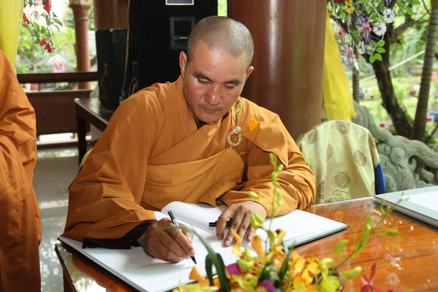 Chùm ảnh: Các đoàn viếng tang lễ HT. Thích Minh Châu - Chiều 04/09/2012