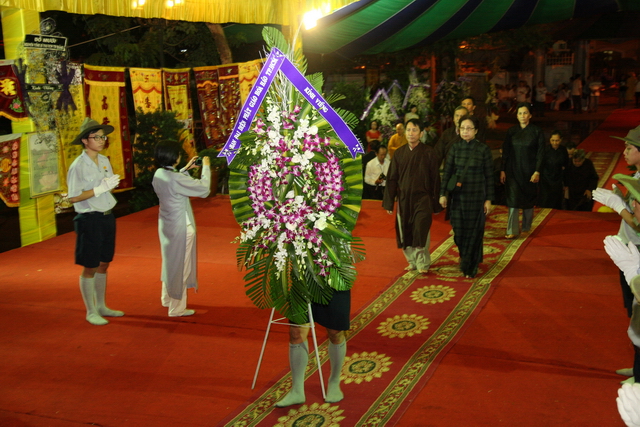 Chùm ảnh: Các đoàn viếng tang lễ HT. Thích Minh Châu - Chiều 04/09/2012