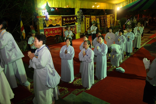 Chùm ảnh: Các đoàn viếng tang lễ HT. Thích Minh Châu - Chiều 04/09/2012