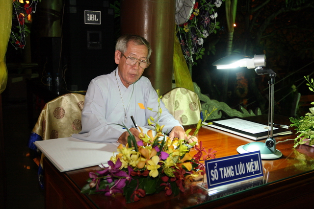 Chùm ảnh: Các đoàn viếng tang lễ HT. Thích Minh Châu - Chiều 04/09/2012