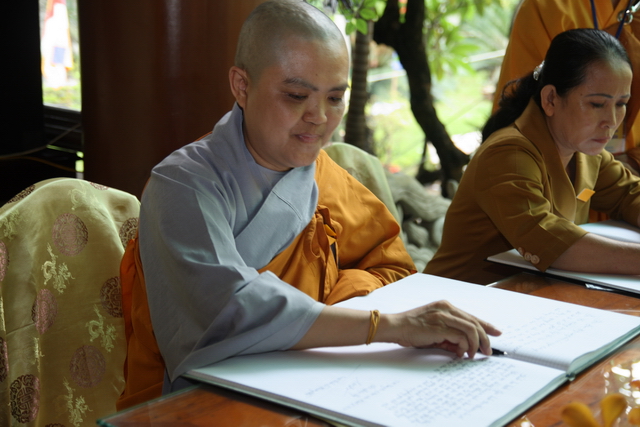 Chùm ảnh: Các đoàn viếng tang lễ HT. Thích Minh Châu - Sáng 05/09/2012