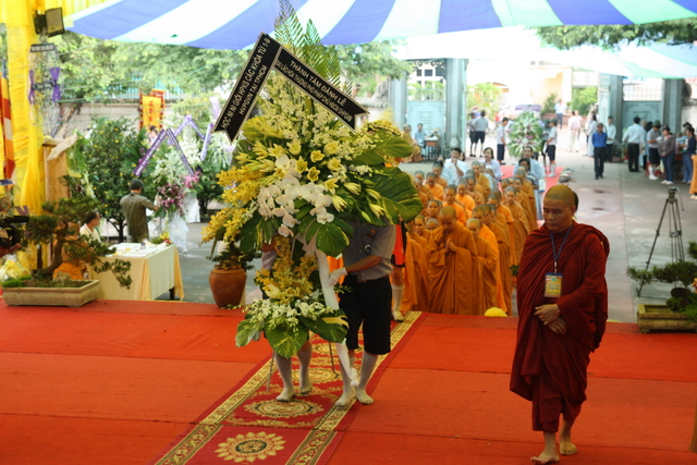 Chùm ảnh: Các đoàn viếng tang lễ HT. Thích Minh Châu - Sáng 05/09/2012